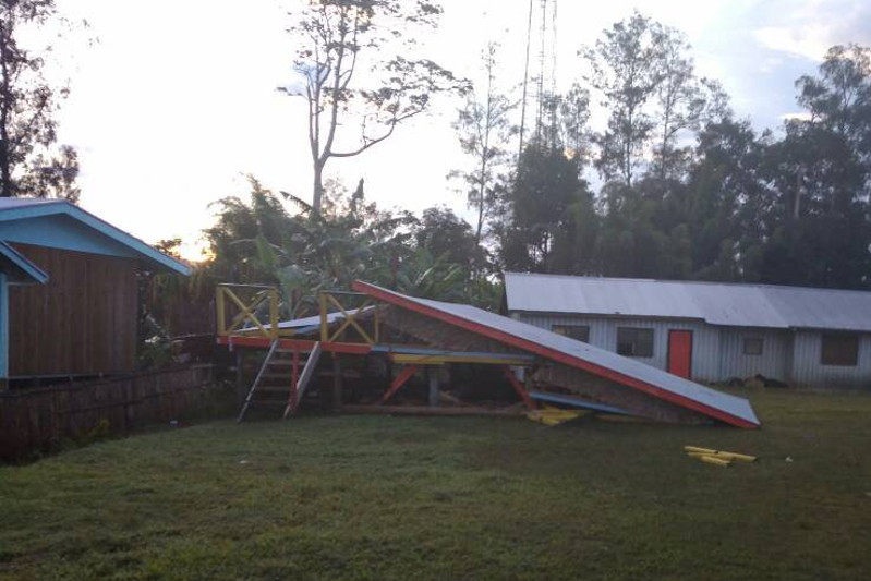 Zniszczenia po trzęsieniu ziemi w PNG