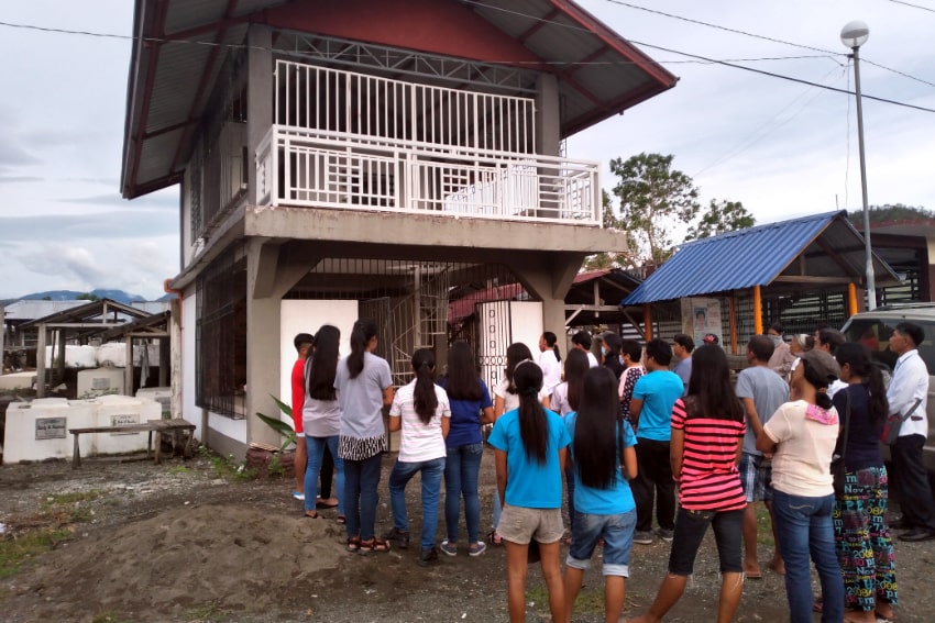 Pandemia kontra tradycja na Filipinach