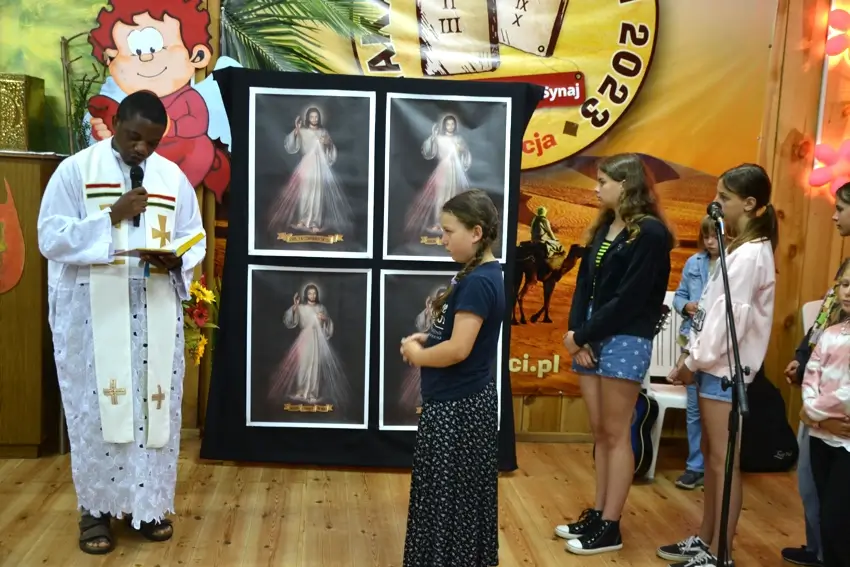 Poświęcenie obrazów Jezusa Miłosiernego w Ocyplu