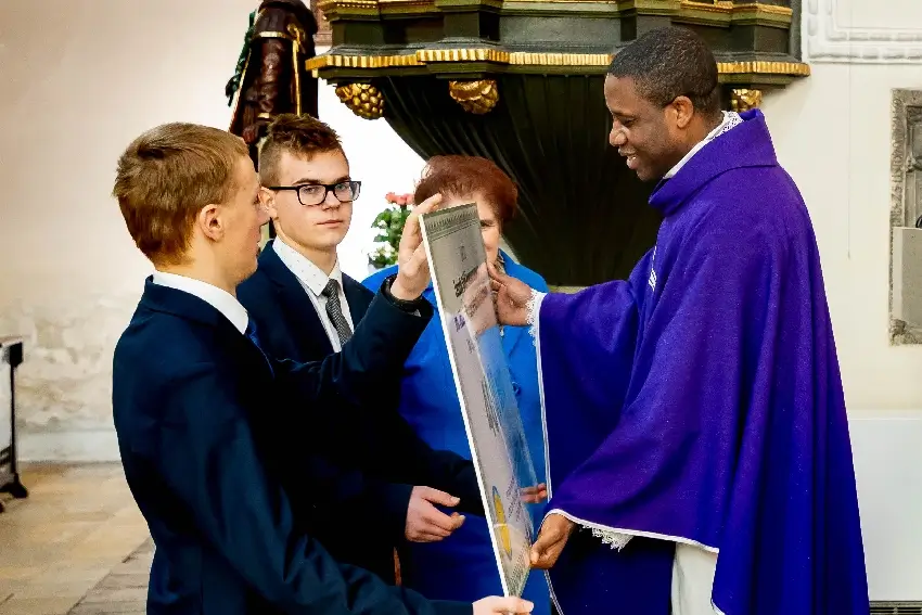 Przekazano czek na budowę studni w Czadzie