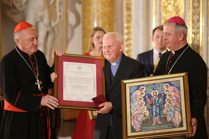 O. Antoni Koszorz SVD uhonorowany medalem „Benemerenti”